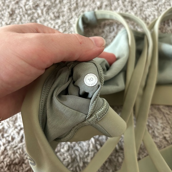 Lululemon energy bra 10 - Picture 2 of 3